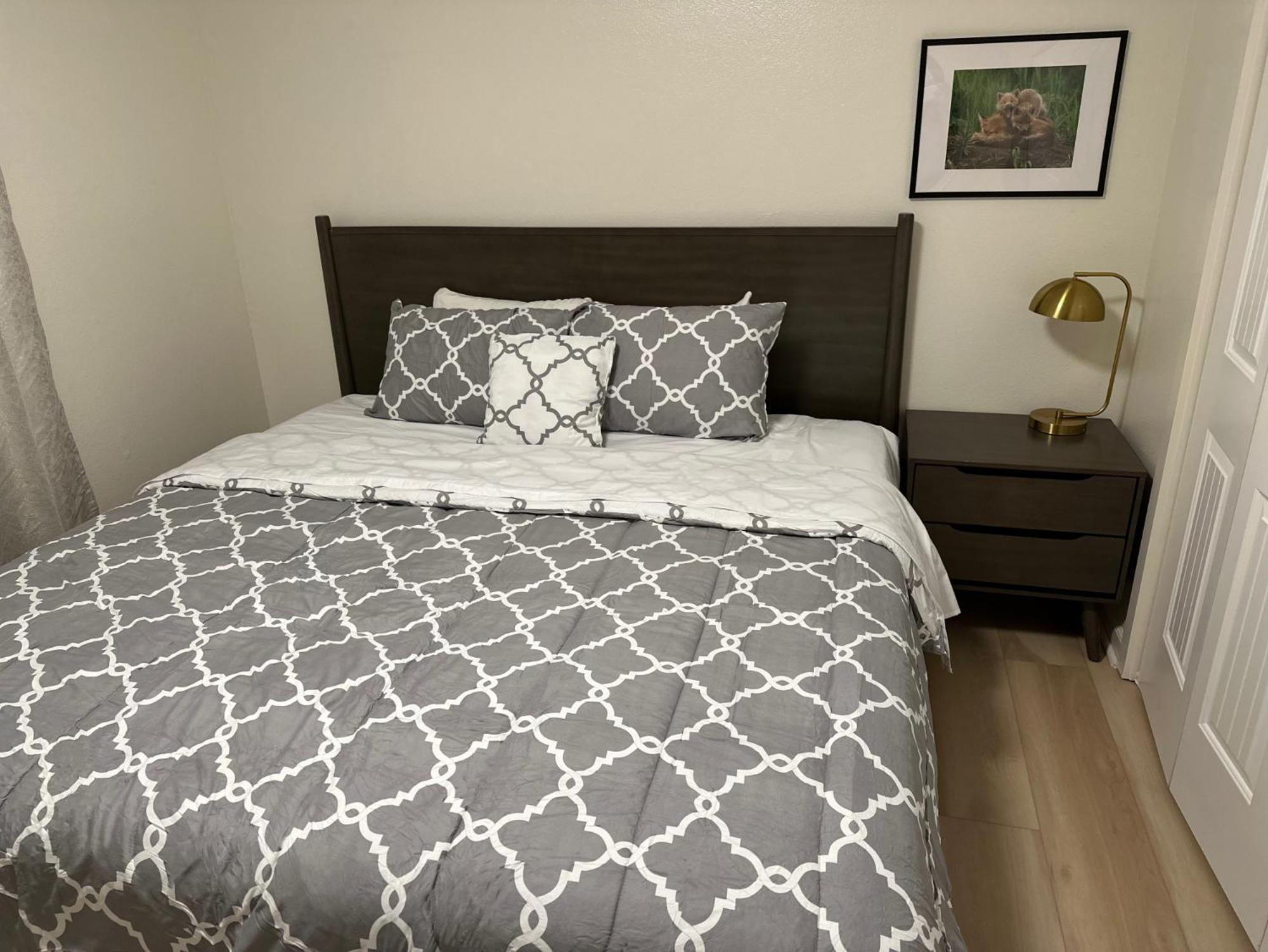 Stay Anchorage! Furnished Two Bedroom Apartments With High Speed Wifi Номер фото