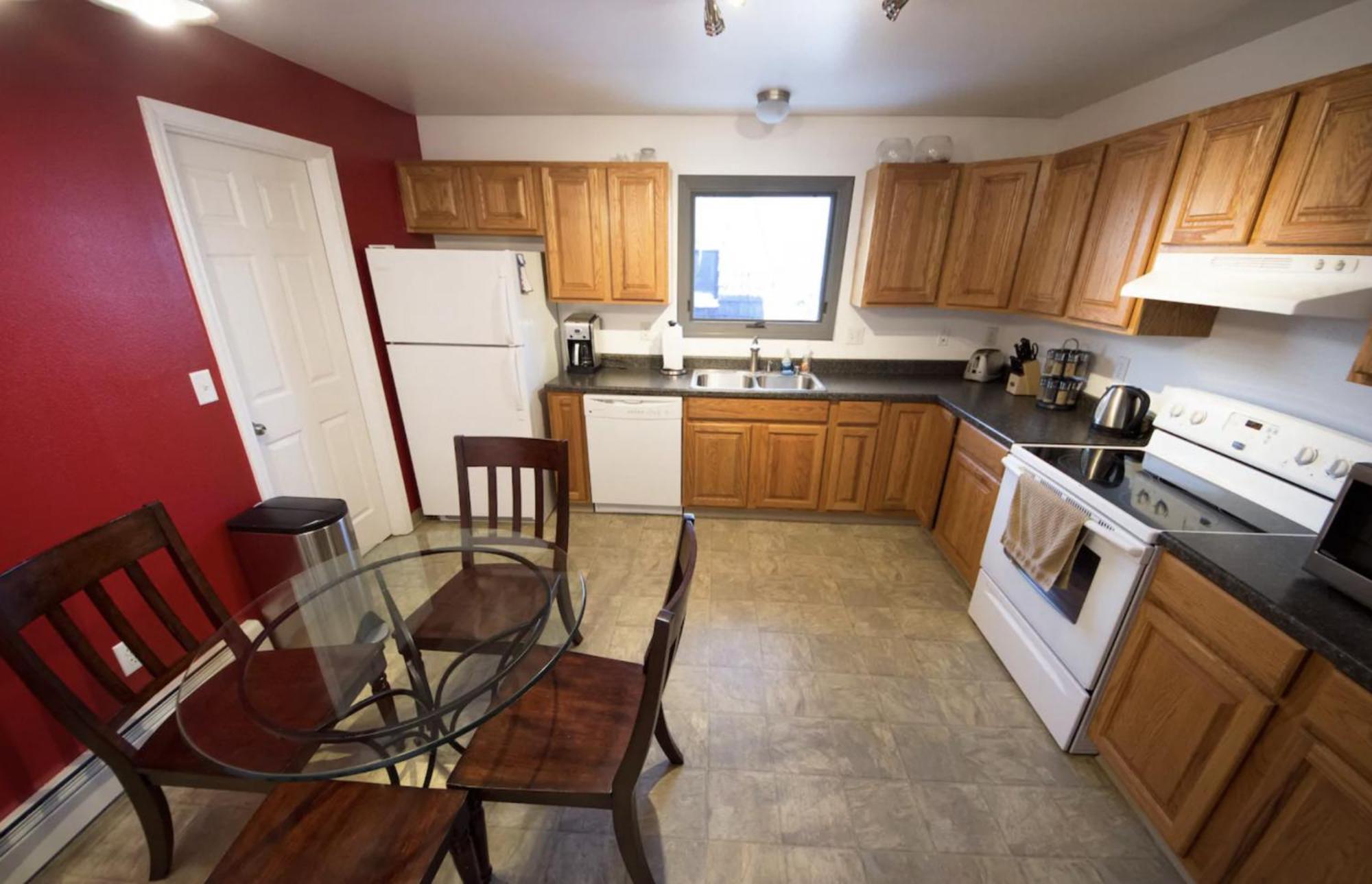 Stay Anchorage! Furnished Two Bedroom Apartments With High Speed Wifi Номер фото